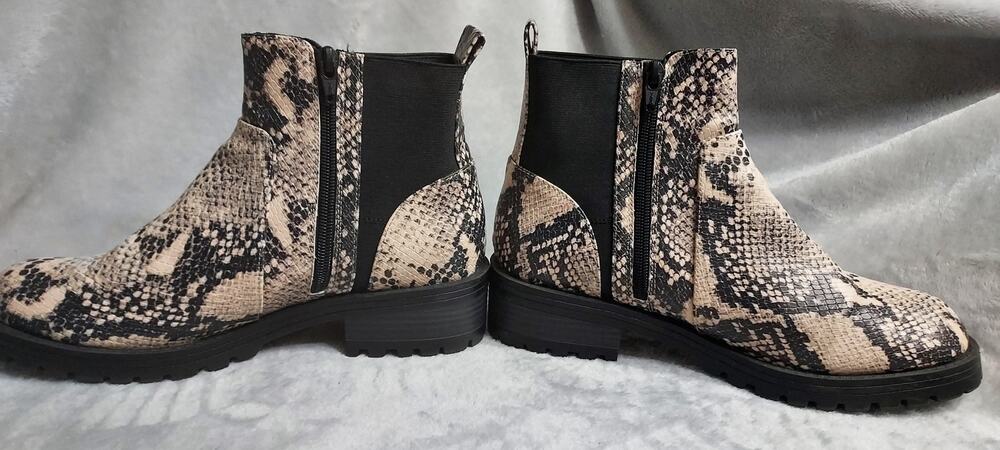 Universal Threads Faux Snake Skin Ankle Booties Easy to Pair Trendy Boots Size 9